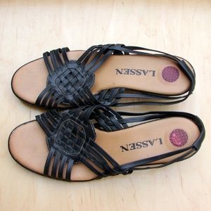 Lassen black flat comfy sandals 11M women's shoes